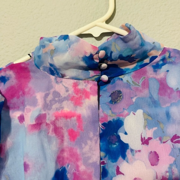 Floral V-Neck Chiffon Top - Picture 11 of 14